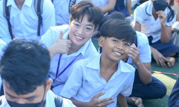 Des jeunes sourient lors de la rentrée 2023 à PSE