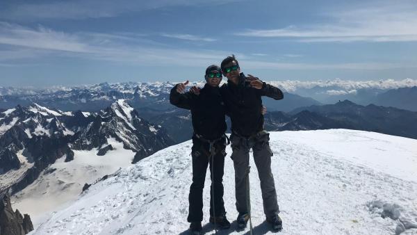 Louis et Gaspard en haut du Mont Blanc