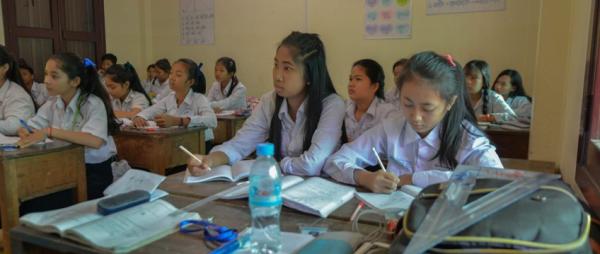Etudiants en classe au centre PSE de Phnom Penh